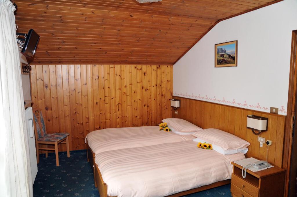 Garni Val Udai Hotel Mazzin Quarto foto